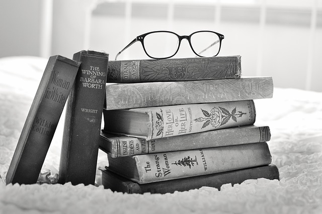 Bücher mit Brille